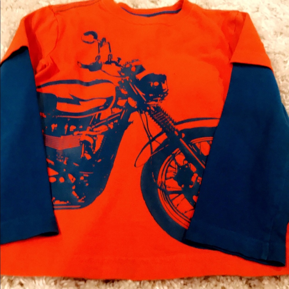 Boys long sleeve shirt. In good condition